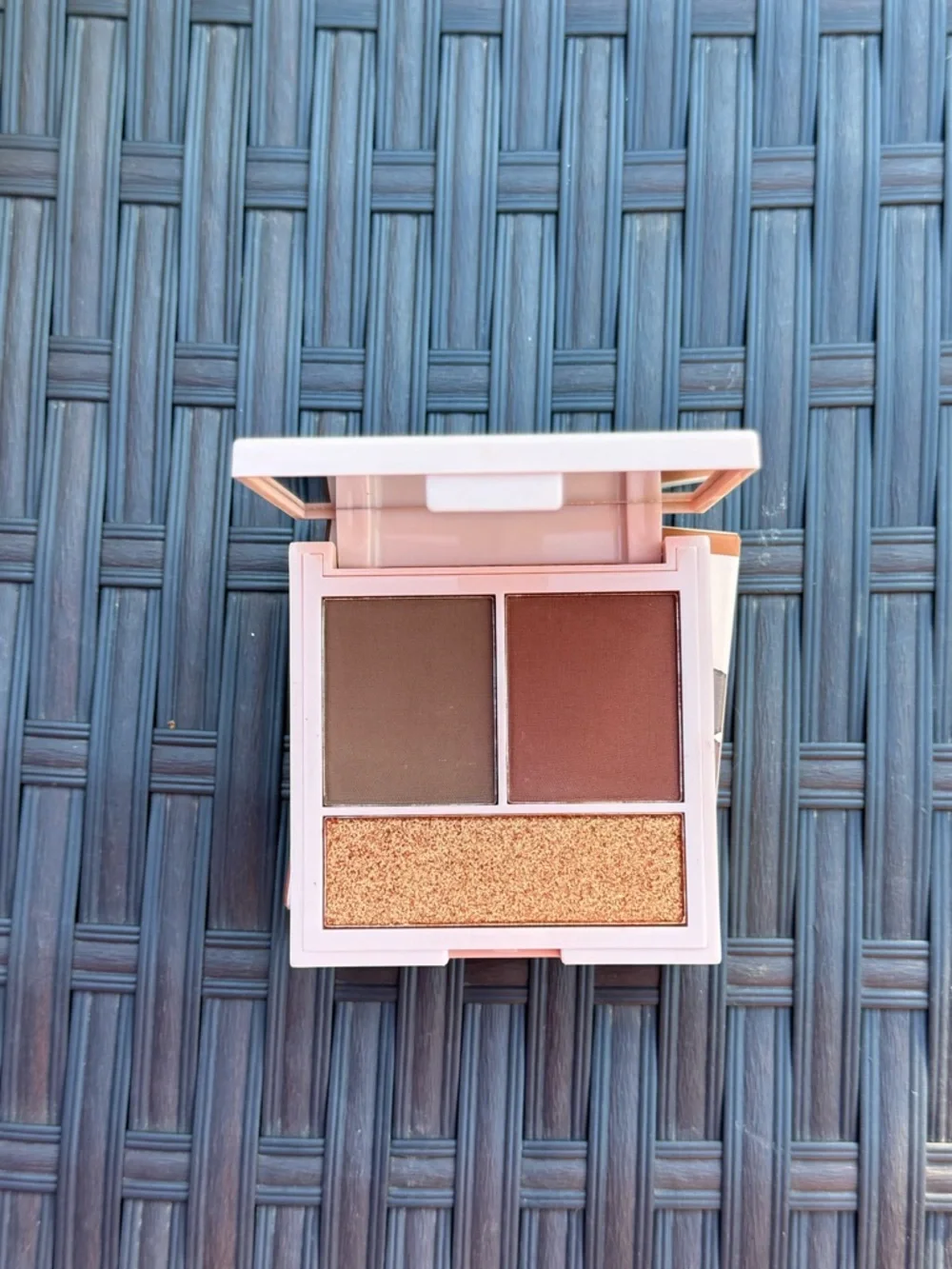 Revolution Contour Powder Compact - Deep bronzer and highlight